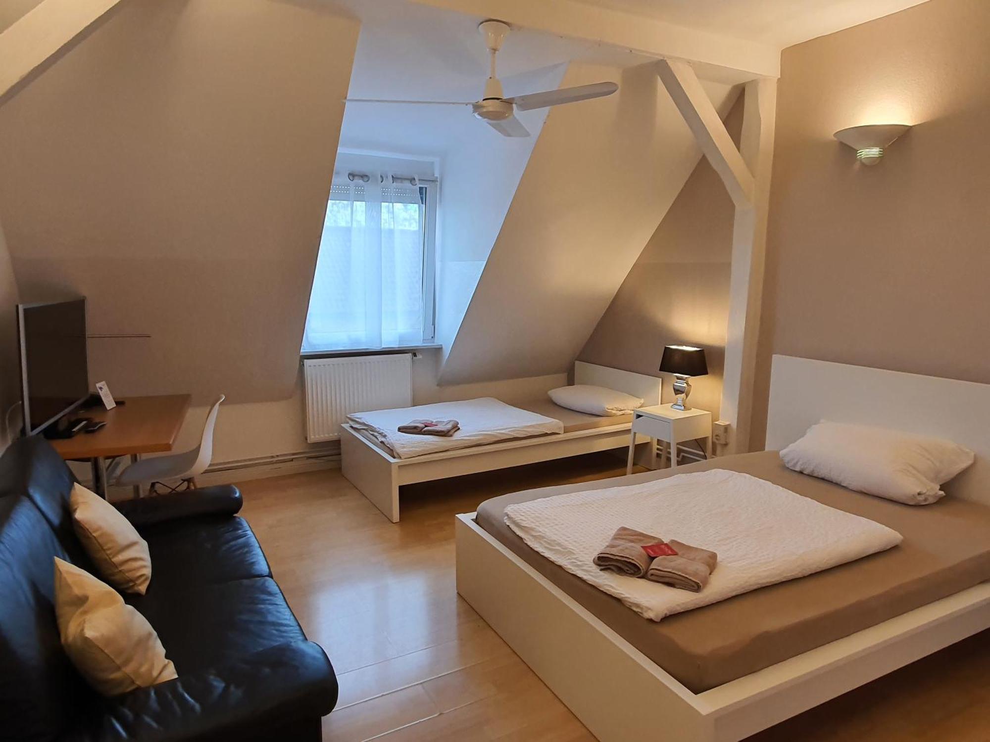 Colodging Mannheim - Private Rooms & Kitchen Extérieur photo